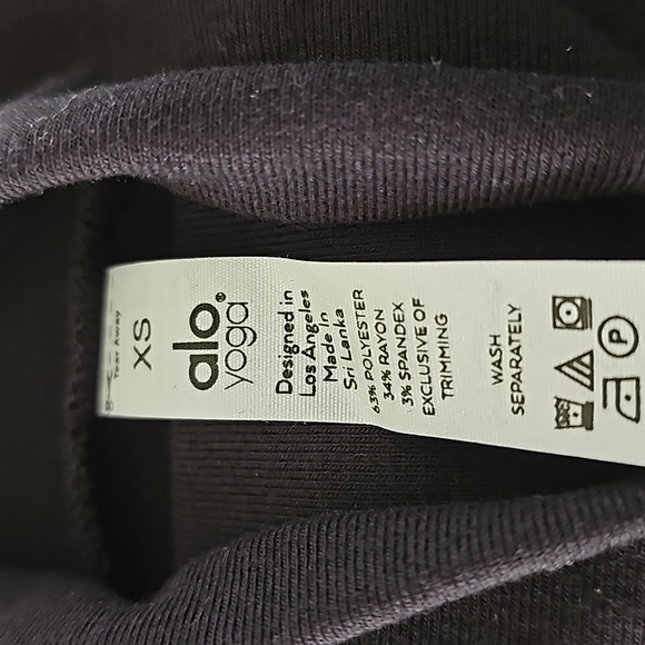 NWT- Alo Embrace Long Sleeve Cross Street - Picture 6 of 6